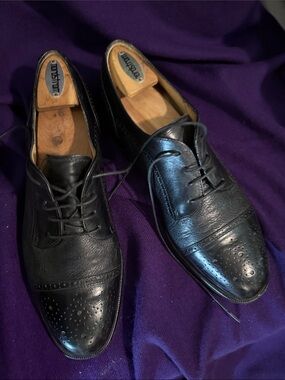 Pronto Uomo Black Leather Wingtip Oxfords